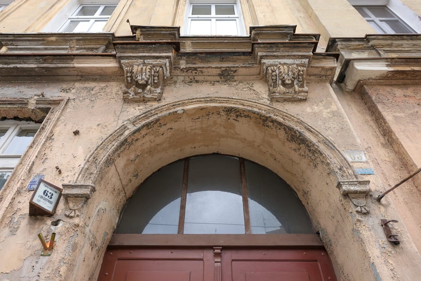 Budynki i spotkanie na Ołbinie, Sępa-Szarzyńskiego 63