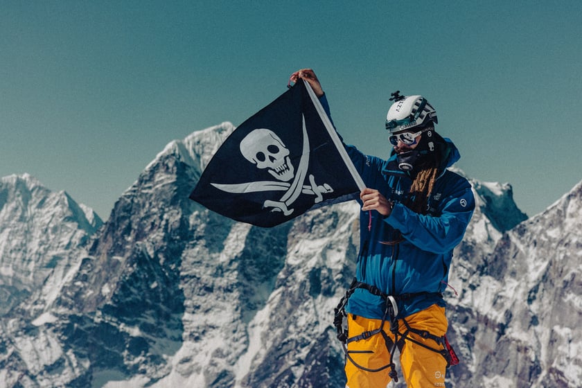 Wyprawa Mateusza Waligóry rowerem, pieszo i wspinając się na Mount Everest