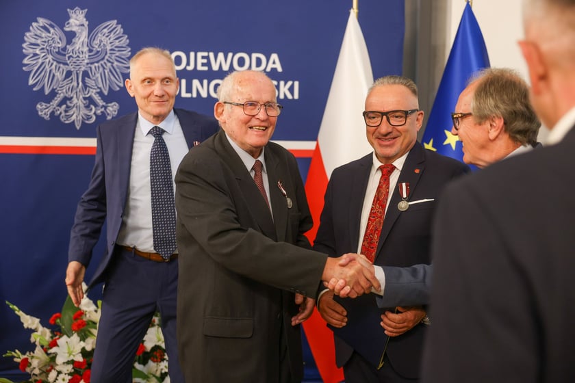 Wręczenie odznak samorządowcom w urzędzie wojewódzkim (16 czerwca 2025)