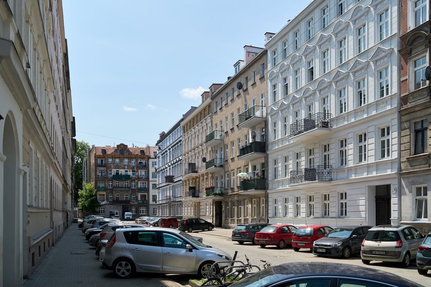 Kamienice na Chudoby z białą Chudoby 9, czerwiec 2025