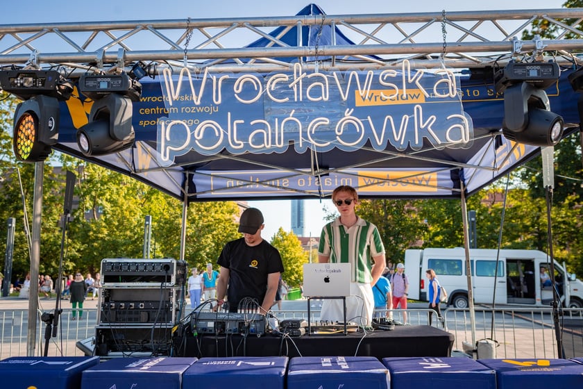 Pierwsza Wrocławska (świętojańska) Potańc&oacute;wka na placu Wolności