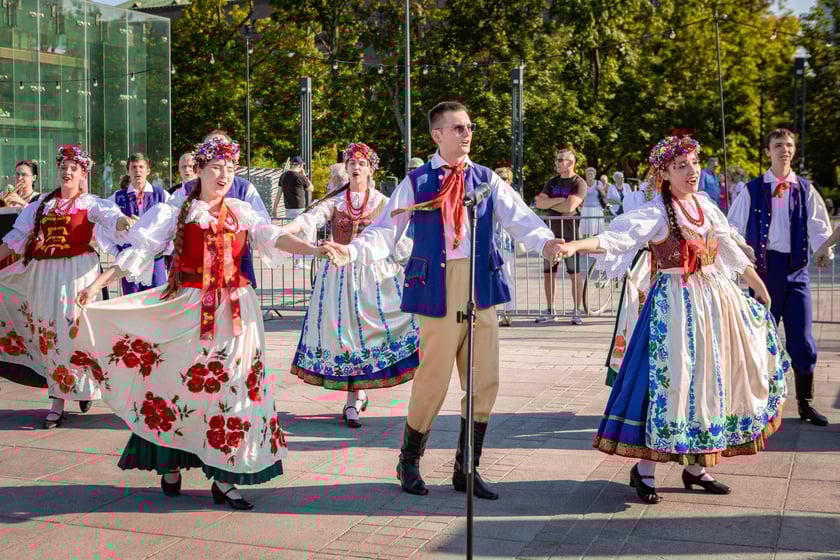 Pierwsza Wrocławska (świętojańska) Potańc&oacute;wka na placu Wolności