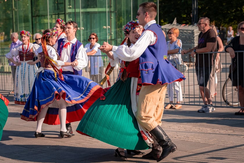 Pierwsza Wrocławska (świętojańska) Potańc&oacute;wka na placu Wolności