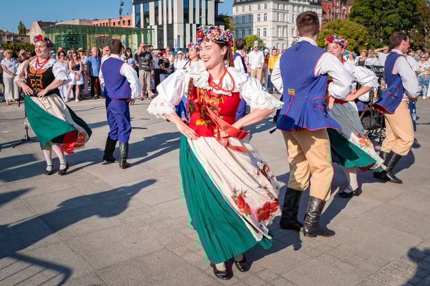 Pierwsza Wrocławska (świętojańska) Potańc&oacute;wka na placu Wolności