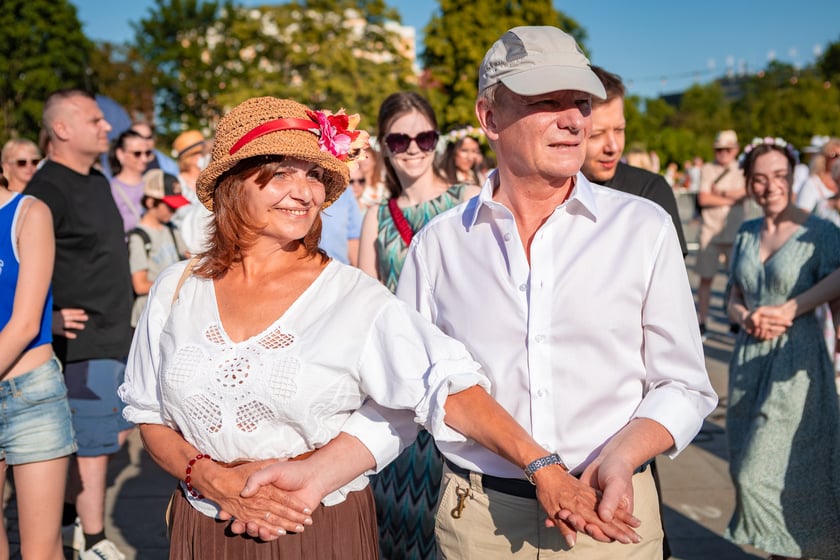 Pierwsza Wrocławska (świętojańska) Potańc&oacute;wka na placu Wolności