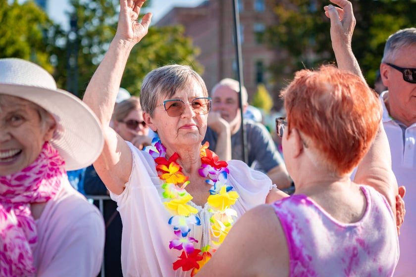 Pierwsza Wrocławska (świętojańska) Potańc&oacute;wka na placu Wolności