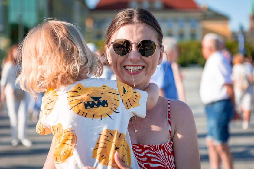 Pierwsza Wrocławska (świętojańska) Potańc&oacute;wka na placu Wolności