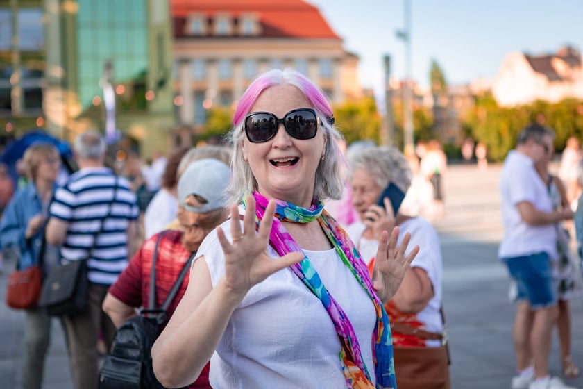 Pierwsza Wrocławska (świętojańska) Potańc&oacute;wka na placu Wolności
