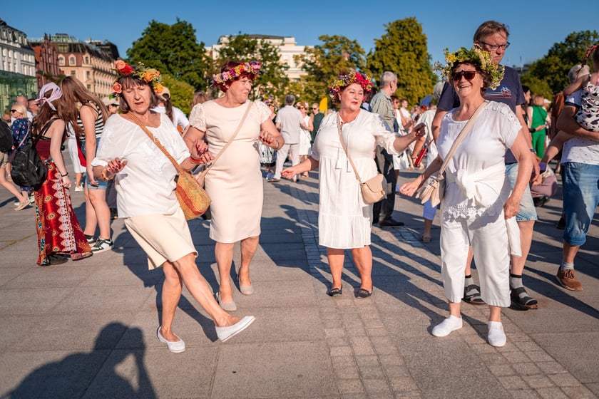 Pierwsza Wrocławska (świętojańska) Potańc&oacute;wka na placu Wolności