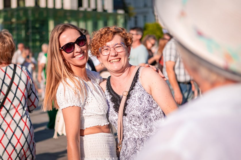 Pierwsza Wrocławska (świętojańska) Potańc&oacute;wka na placu Wolności