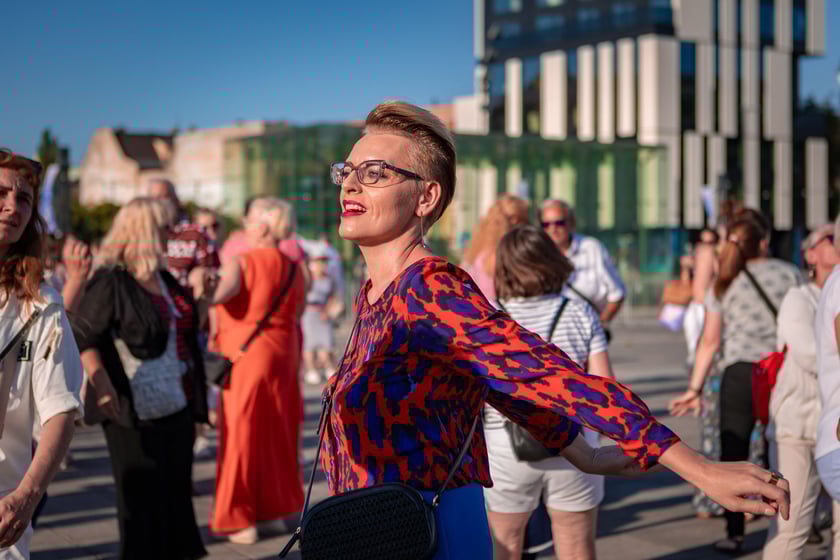 Pierwsza Wrocławska (świętojańska) Potańc&oacute;wka na placu Wolności