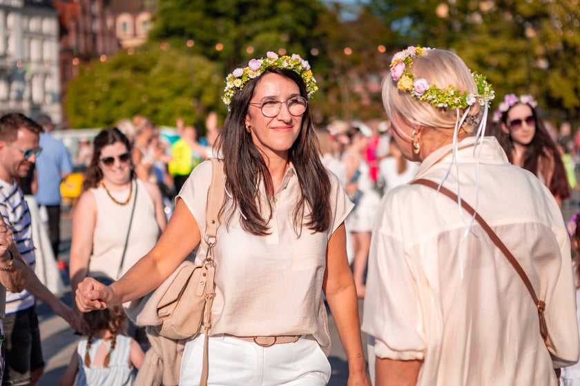 Pierwsza Wrocławska (świętojańska) Potańc&oacute;wka na placu Wolności