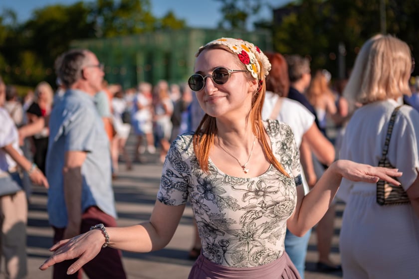 Pierwsza Wrocławska (świętojańska) Potańc&oacute;wka na placu Wolności