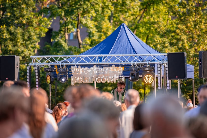 Pierwsza Wrocławska (świętojańska) Potańc&oacute;wka na placu Wolności