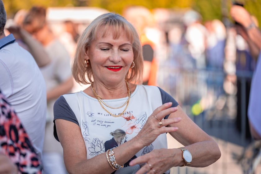 Pierwsza Wrocławska (świętojańska) Potańc&oacute;wka na placu Wolności