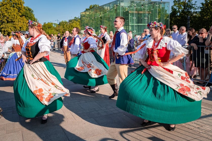 Wrocławska Potańc&oacute;wka na pl. Wolności z udziałem zespołu Jedliniok