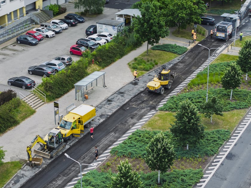 Sprzęt budowlany i drogowcy na Bajana, pierwszy dzień remontu (23 czerwca 2025)