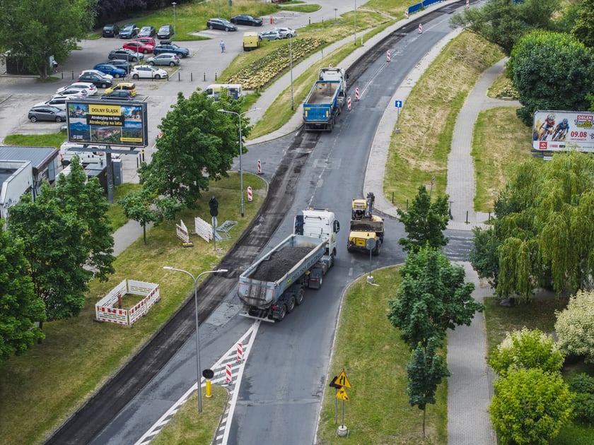 Sprzęt budowlany i drogowcy na Bajana, pierwszy dzień remontu (23 czerwca 2025)