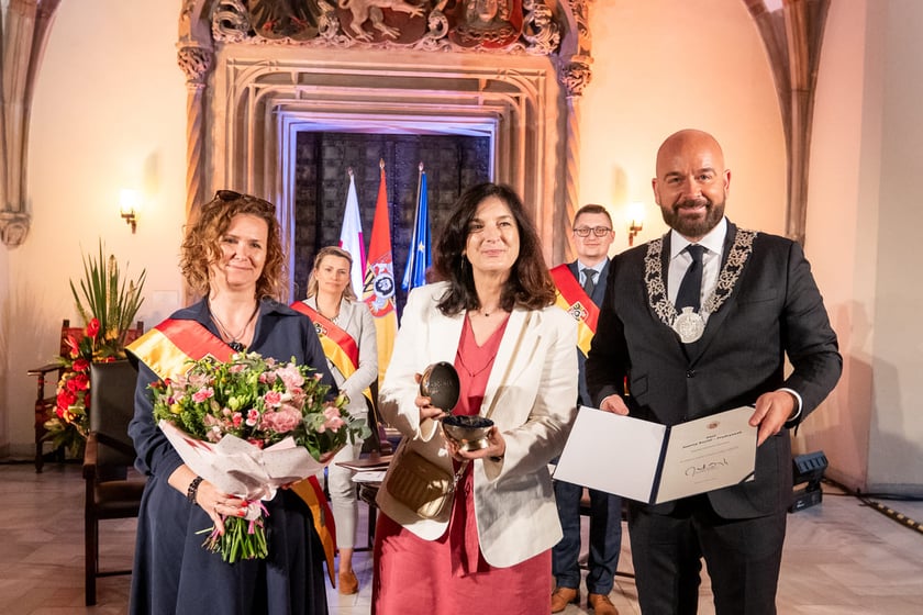 Święto Wrocławia, oficjalne uroczystości. 24.06.2025. Na zdjęciu Joanna Kuciel-Frydryszak z Nagrodą Prezydenta Wrocławia&nbsp;
