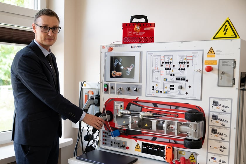 Otwarcie Branżowego Centrum Umiejętności w dziedzinie elektromobilności w ZS nr 2 we Wrocławiu