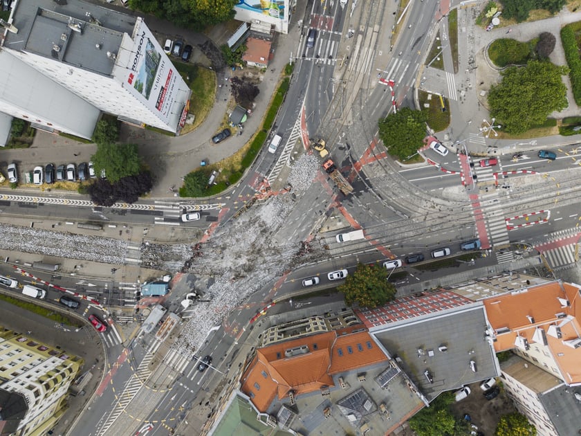 Wymiana rozjazdów tramwajowych na skrzyżowaniu Dubois z Pomorską (Nadodrze), 7 lipca 2025