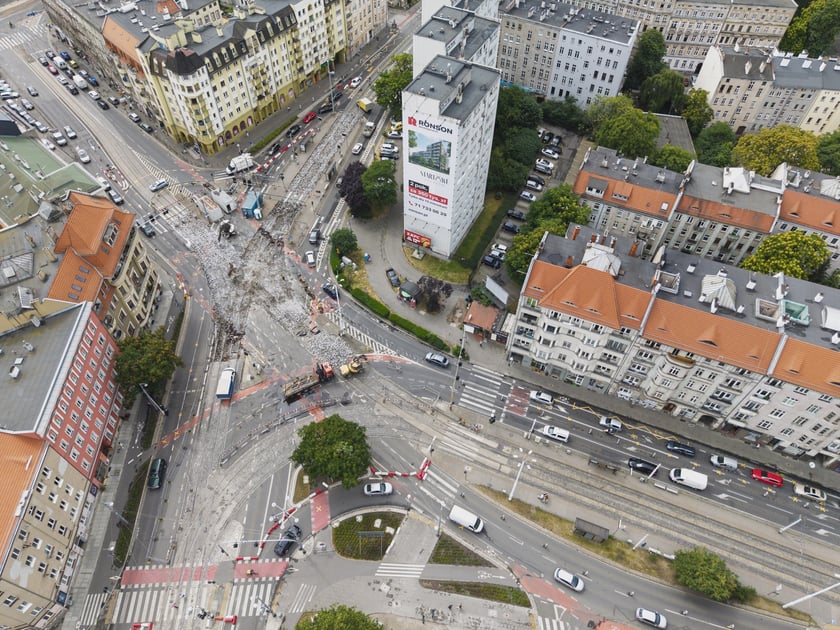 Wymiana rozjazdów tramwajowych na skrzyżowaniu Dubois z Pomorską (Nadodrze), 7 lipca 2025