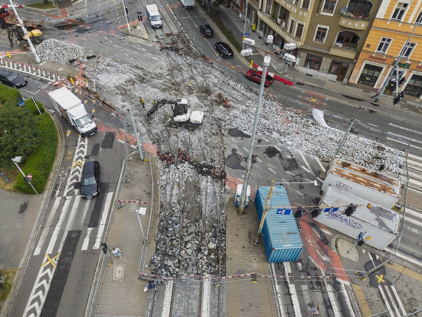 Wymiana rozjazdów tramwajowych na skrzyżowaniu Dubois z Pomorską (Nadodrze), 7 lipca 2025
