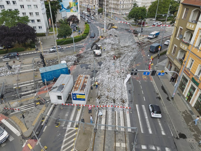 Wymiana rozjazdów tramwajowych na skrzyżowaniu Dubois z Pomorską (Nadodrze), 7 lipca 2025