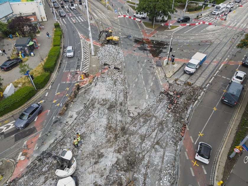 Wymiana rozjazdów tramwajowych na skrzyżowaniu Dubois z Pomorską (Nadodrze), 7 lipca 2025