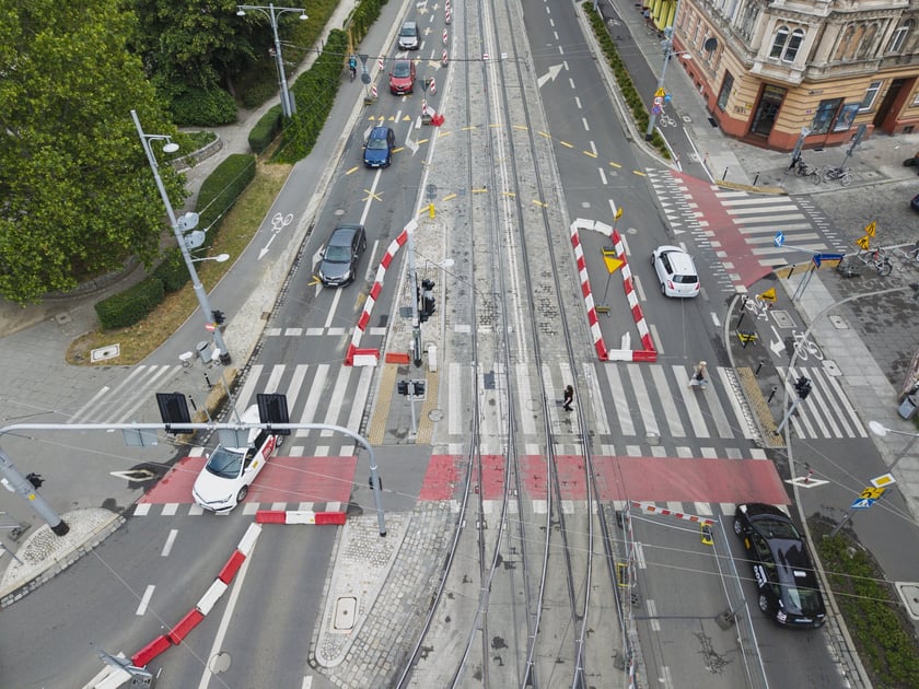 Wymiana rozjazdów tramwajowych na skrzyżowaniu Dubois z Pomorską (Nadodrze), 7 lipca 2025