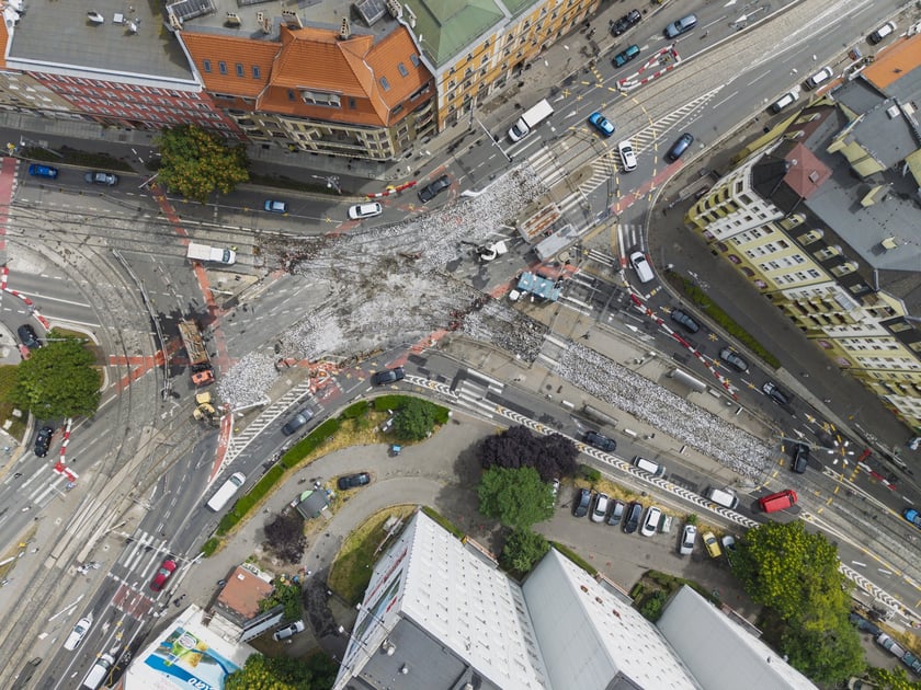 Wymiana rozjazdów tramwajowych na skrzyżowaniu Dubois z Pomorską (Nadodrze), 7 lipca 2025