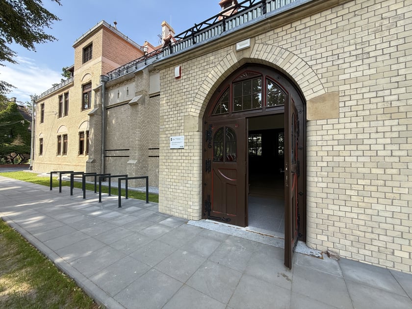 Remont elewacji frontowej w ZSZ nr 5 przy ul. Dawida - prace zakończone