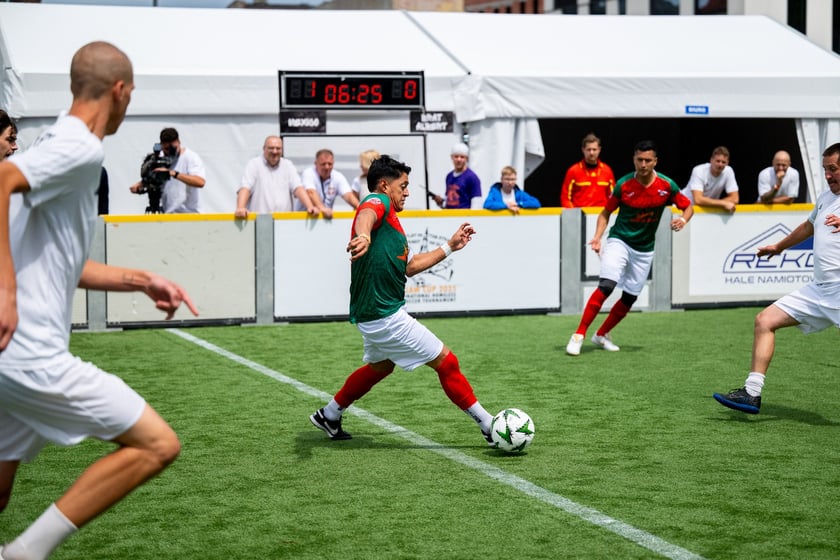 Ruszył XV Wrocław Cup! Kolorowa parada otworzyła Międzynarodowy Turniej w Piłce Ulicznej