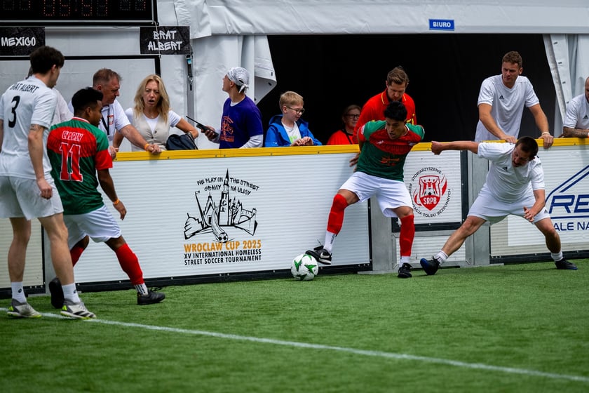 Ruszył XV Wrocław Cup! Kolorowa parada otworzyła Międzynarodowy Turniej w Piłce Ulicznej