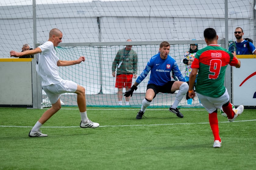 Ruszył XV Wrocław Cup! Kolorowa parada otworzyła Międzynarodowy Turniej w Piłce Ulicznej