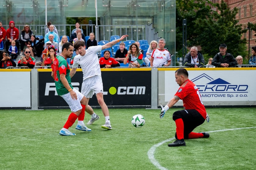 Ruszył XV Wrocław Cup! Kolorowa parada otworzyła Międzynarodowy Turniej w Piłce Ulicznej