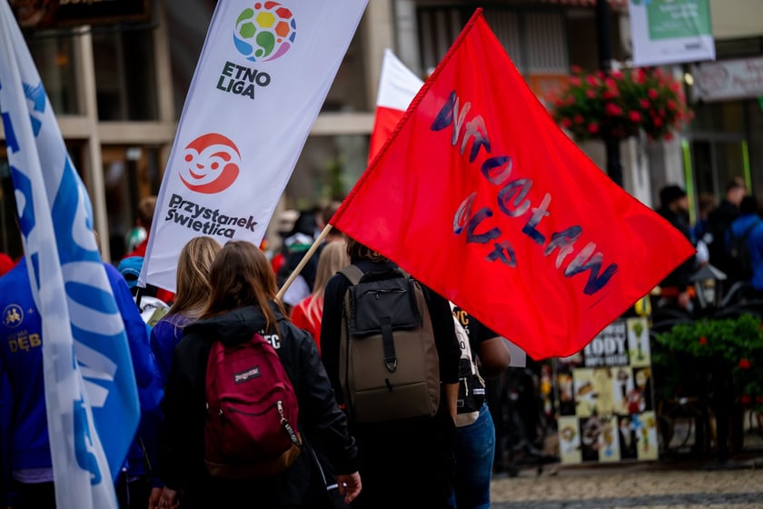 Ruszył XV Wrocław Cup! Kolorowa parada otworzyła Międzynarodowy Turniej w Piłce Ulicznej