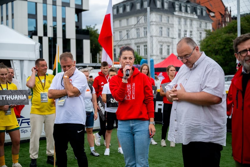 Ruszył XV Wrocław Cup! Kolorowa parada otworzyła Międzynarodowy Turniej w Piłce Ulicznej