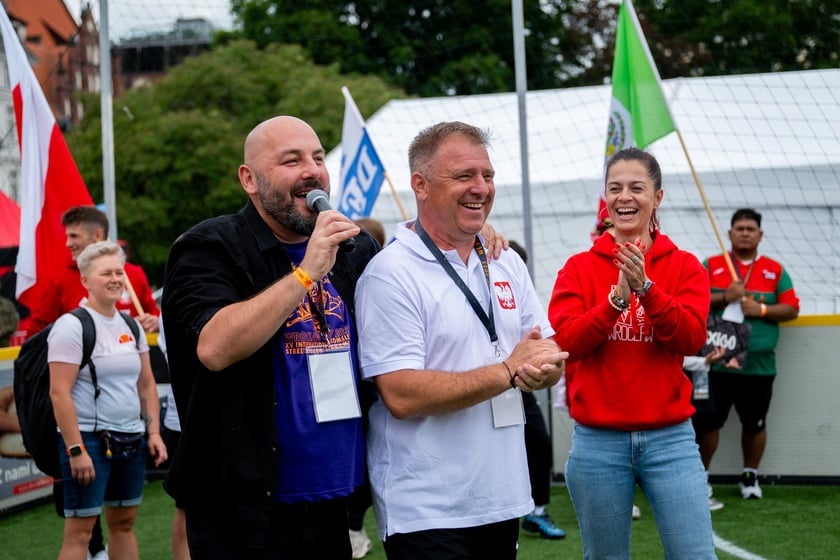 Ruszył XV Wrocław Cup! Kolorowa parada otworzyła Międzynarodowy Turniej w Piłce Ulicznej
