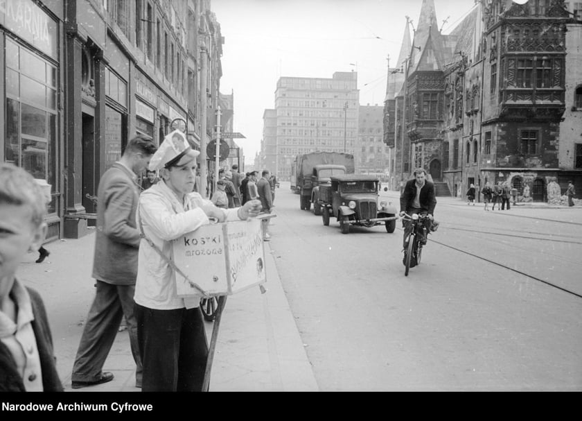 Wrocław po wojnie i samochody na ulicach