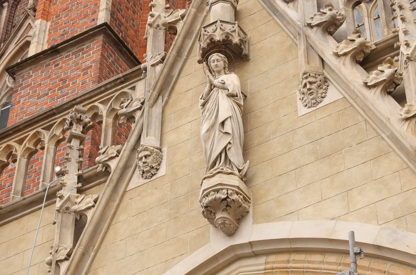 Portyk nad wejściem głównym do katedry wrocławskiej na Ostrowie Tumskim