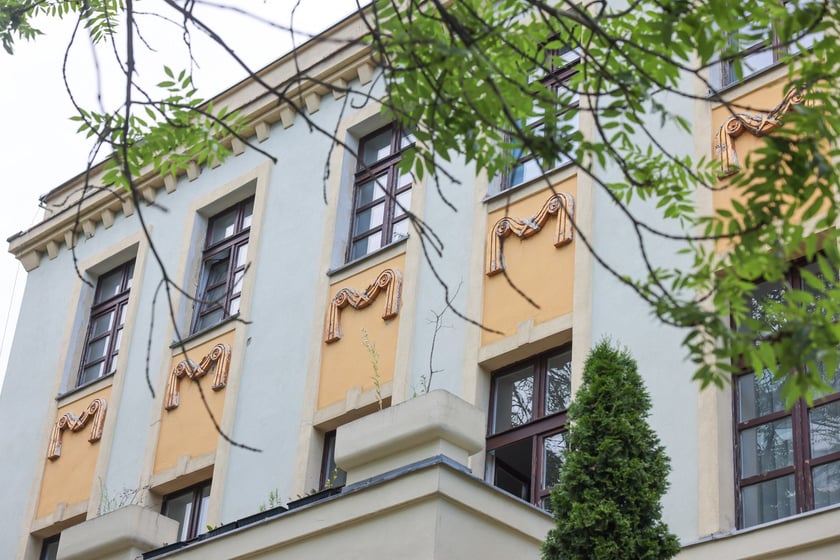 Powojenna, zabytkowa willa Powstańców Śląskich 22, lipiec 2025