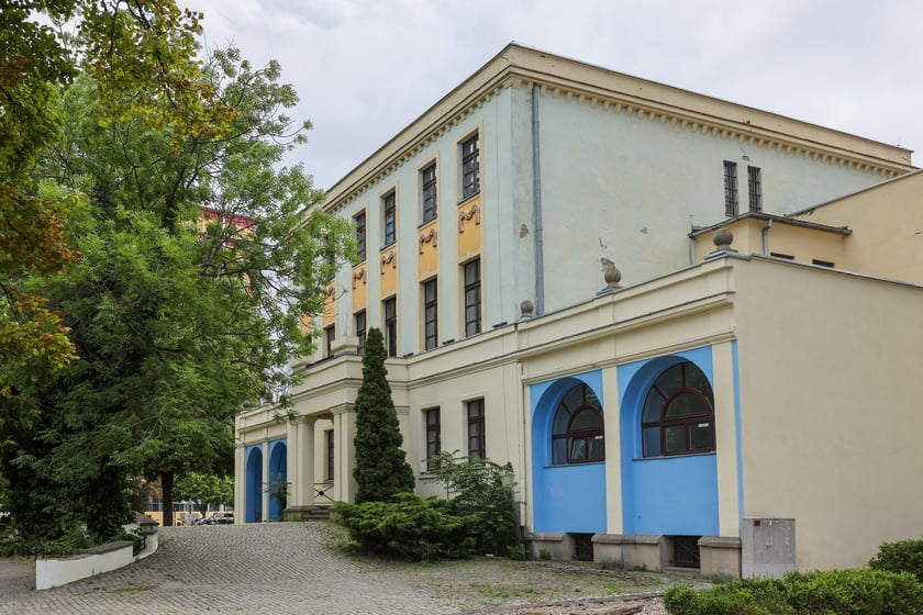 Powojenna, zabytkowa willa Powstańców Śląskich 22, lipiec 2025
