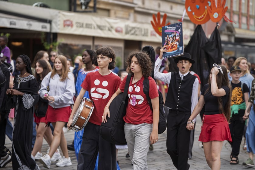 Barwna parada Lelenfant, 28.08