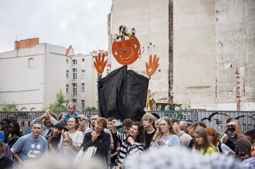 Barwna parada Lelenfant, 28.08