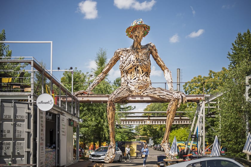 HUTA przy ul. Grabiszyńskiej 241.