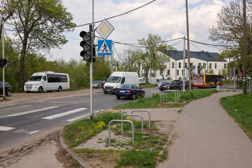 Okolice skrzyżowania Awicenny, Wiejskiej i Mokronoskiej przeznaczonym do przebudowy