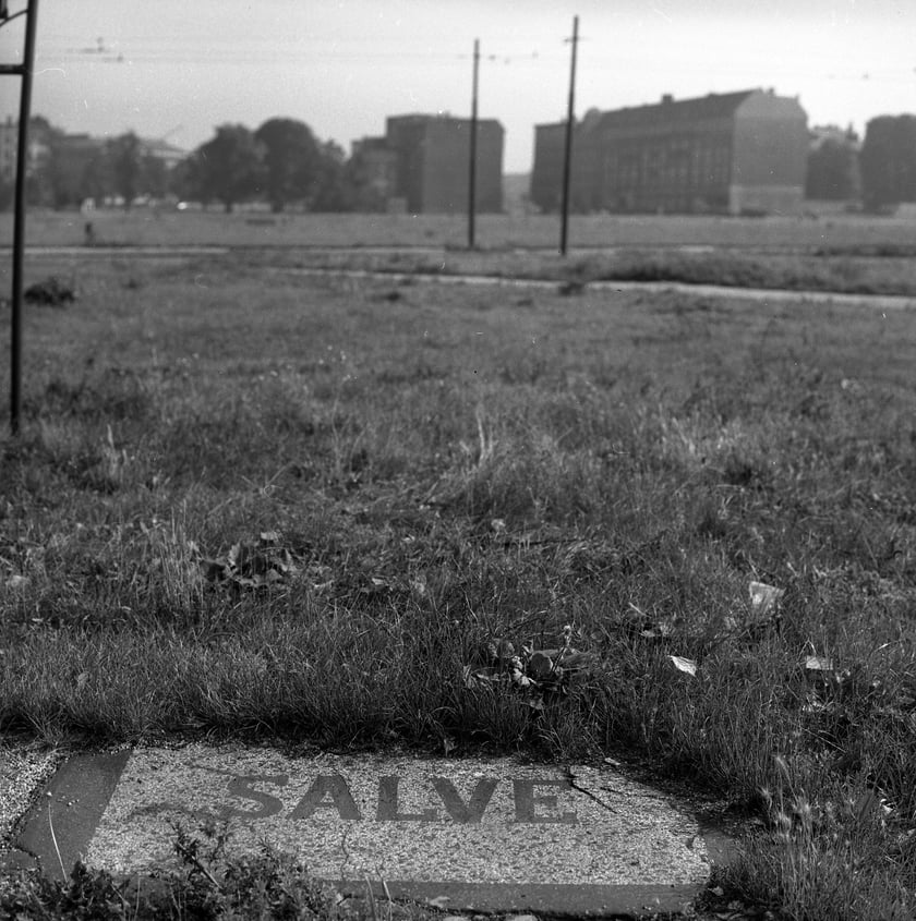 Zdjęcie z wystawy "Niemi świadkowie historii"