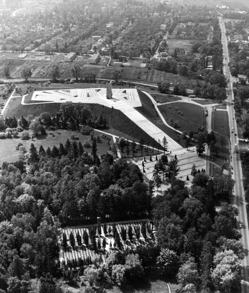 Zdjęcie z wystawy "Niemi świadkowie historii"