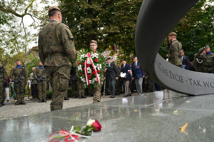 Uroczystości przy pomniku Rotmistrza Witolda Pileckiego w 81. rocznicę wybuchu Powstania Warszawskiego